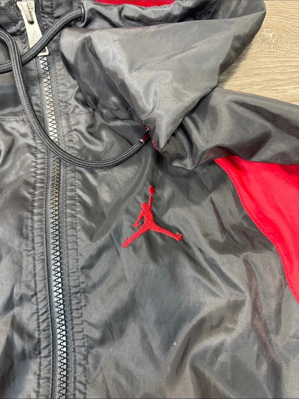 Nike AirJordan Men's Black and Red Hooded Windbreaker Sz small